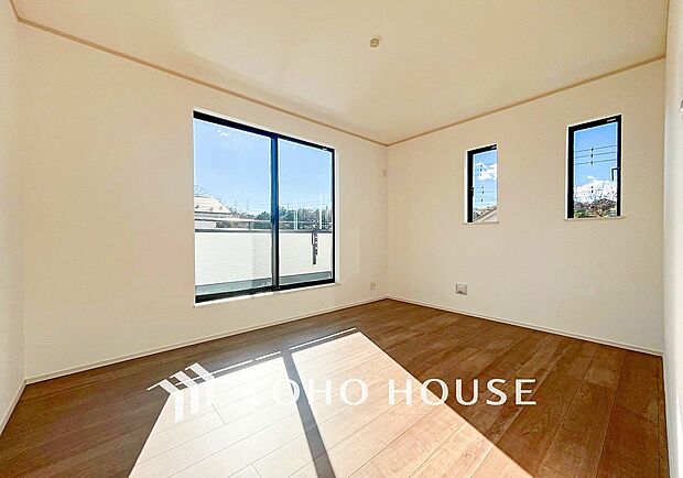 採光もアクセントの一つとして。プライベートルームにはやさしい光が射し込んでいます。