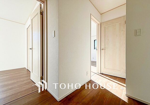 やわらかな陽射しがふりそそぎ、ゆったりした時間が流れる室内。