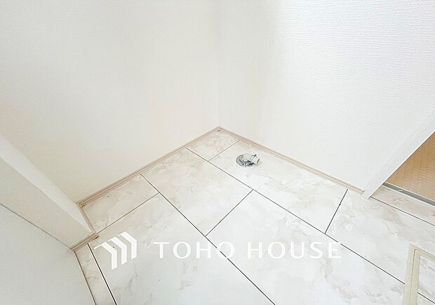 洗濯機を配置しても十分なスペースを確保しております。