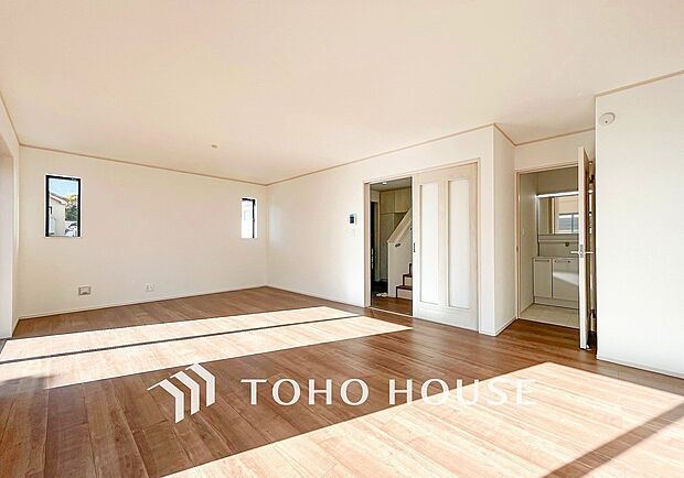 光と風があふれる開放的なリビングダイニングには自然と家族みんなが集まってきます。