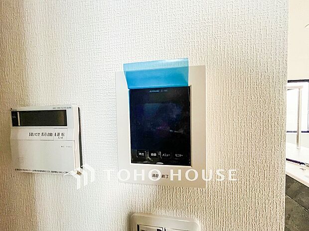 誰が来てもわかる様にモニター付きインターホンを設置。快適と安らぎを合わせた優しい設計。