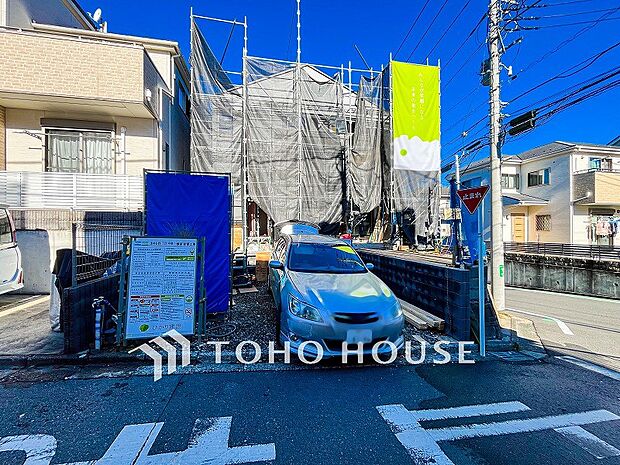閑静な住宅街の一角、ひと時のくつろぎが生まれ、ゆっくりと愛着が育まれていきます。