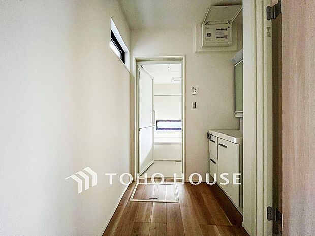 清潔感のあるプライベート空間は、身だしなみチェックや肌のお手入れに最適です。