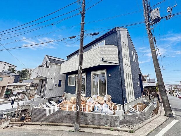 表現された空間は豊かな光と風を纏い、暮らしの時間を豊かにしてくれます。