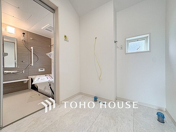 清潔感のあるプライベート空間は、身だしなみチェックや肌のお手入れに最適です。