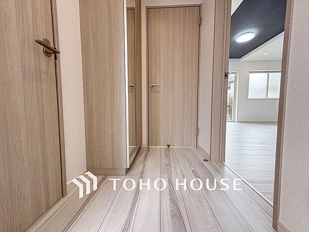 やわらかな陽射しがふりそそぎ、ゆったりした時間が流れる室内。