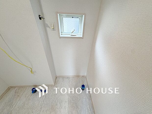 洗濯機を配置しても十分なスペースを確保しております。