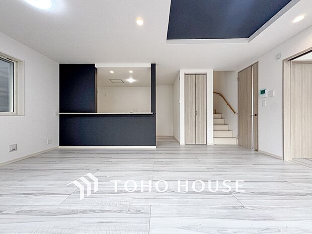 ここにはみんなが集い、食事と楽しい会話が始まるスペース。