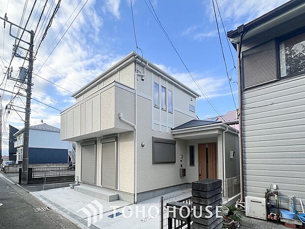 住む人や訪れる人やさしくエスコートする玄関アプローチ。