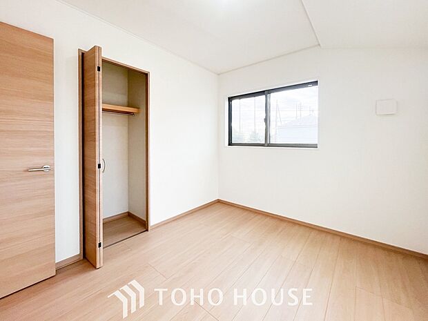 一日の疲れをいやしてくれる主寝室。自分時間を快適に過ごすプライベートルーム。