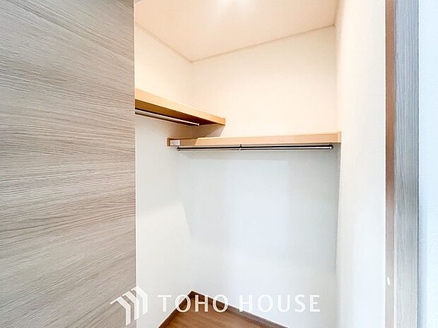 普段使わない季節用品やトランクなど大きなものもラクラク収納できる広さがございます。