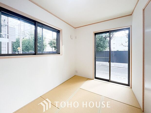 畳の香りに癒され、和の空間を感じることのできる落ち着きある一部屋です。