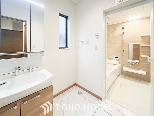 清潔感のあるプライベート空間は、身だしなみチェックや肌のお手入れに最適です。