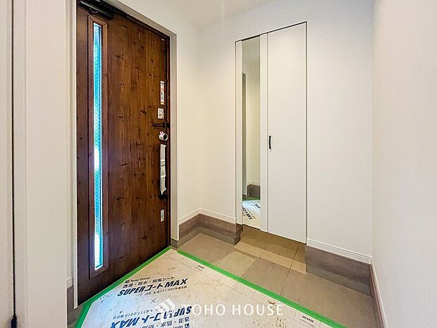 シューズクロークも完備でご家族のたくさんの靴もしっかり収納できます。