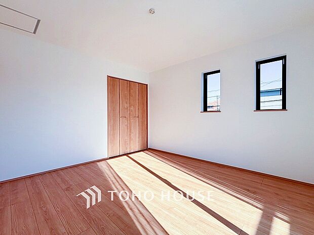 1日の疲れを癒し、心地よく寛げるようゆったりとした広さを確保しています。