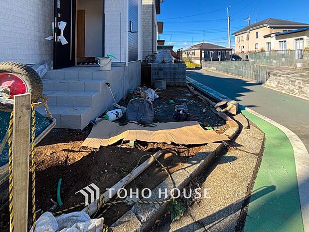 住む人を映し出す洗練された佇まいは、いつまでも輝き続けながらいつしか街の風景に溶け込んでいきます。