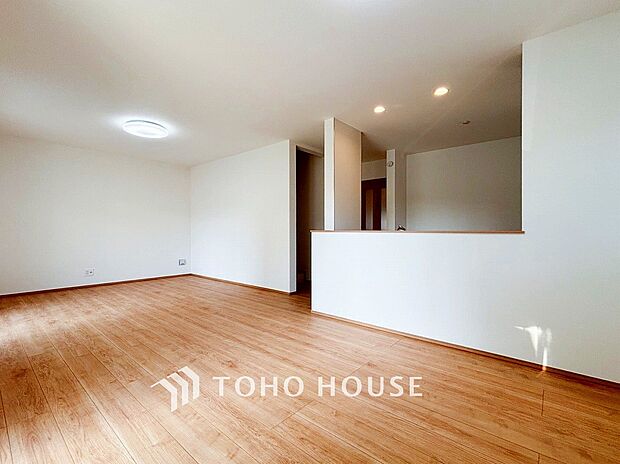 光と風があふれる開放的なリビングダイニングには自然と家族みんなが集まってきます。