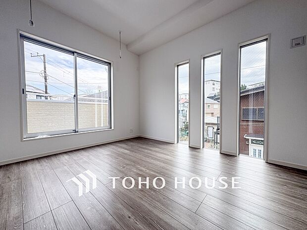 1日の疲れを癒し、心地よく寛げるようゆったりとした広さを確保しています。