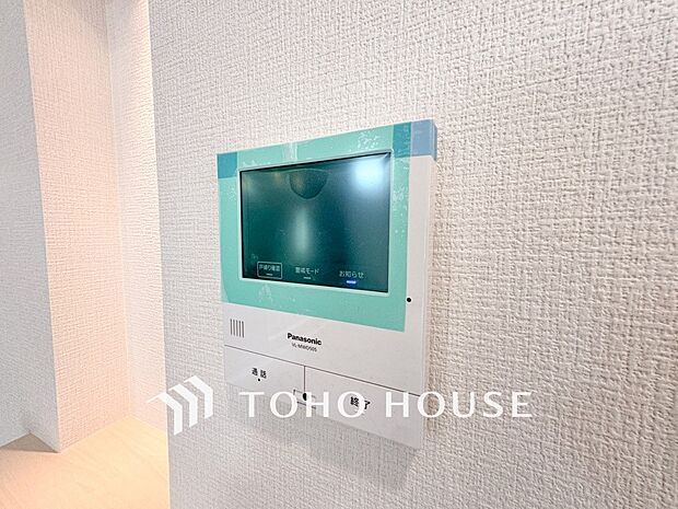 誰が来てもわかる様にモニター付きインターホンを設置。快適と安らぎを合わせた優しい設計。