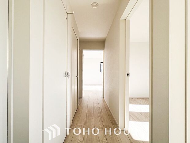 やわらかな陽射しがふりそそぎ、ゆったりした時間が流れる室内。