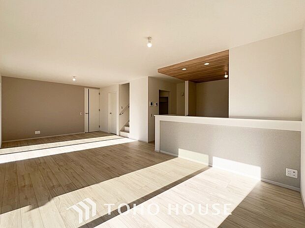 美味しいお料理も楽しいお喋りもキッチンを中心に広がります。