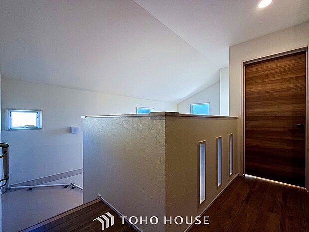 やわらかな陽射しがふりそそぎ、ゆったりした時間が流れる室内。