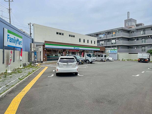 24時間営業ですので急なお買い物に便利ですね。