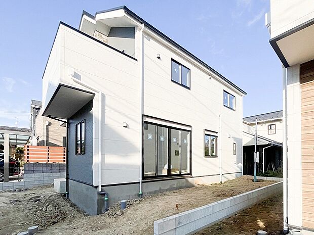 風を感じ青い空から太陽の恵みを感じる温もり溢れる佇まい。