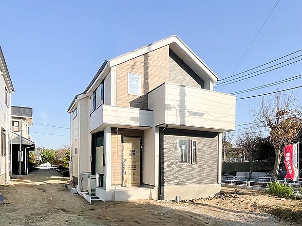 住む人を映し出す洗練された佇まいは、いつまでも輝き続けながらいつしか街の風景に溶け込んでいきます。