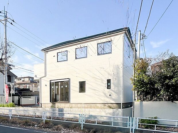 風を感じ青い空から太陽の恵みを感じる温もり溢れる佇まい。