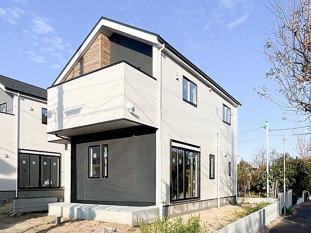 風を感じ青い空から太陽の恵みを感じる温もり溢れる佇まい。