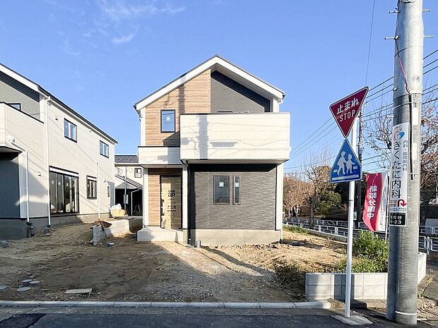 表現された空間は豊かな光と風を纏い、暮らしの時間を豊かにしてくれます。