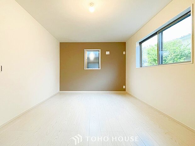 忙しい朝でも、しっかり家族が揃って食事をして頂けるゆとりある大きさのダイニングスペース。