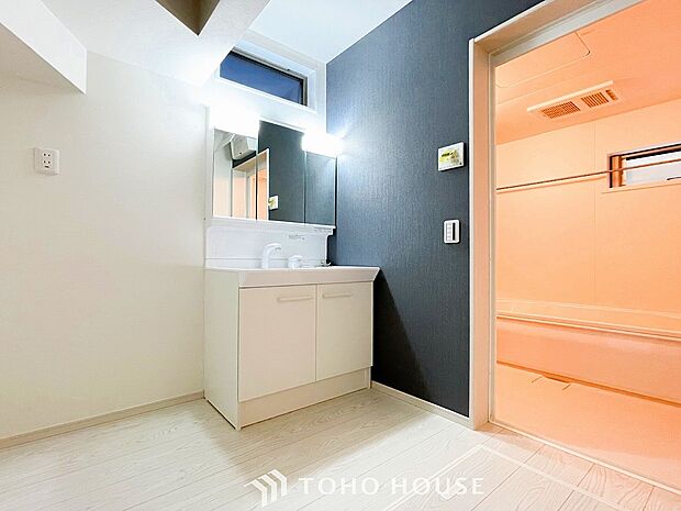 清潔感のあるプライベート空間は、身だしなみチェックや肌のお手入れに最適です。