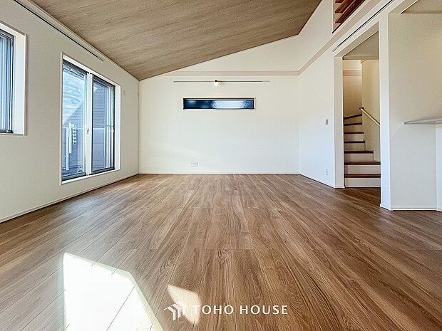 太陽の恵みを一気に受けた明るくあたたかいお住まい。吹きぬける風を感じながら爽やかで風通しの良い暮らし。