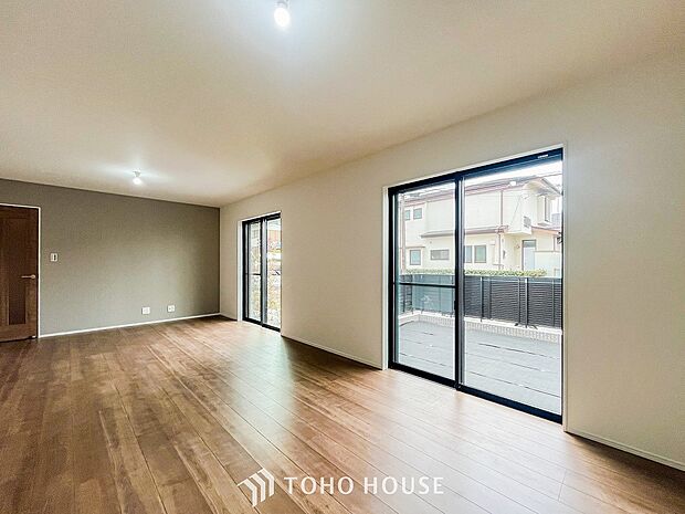 落ち着いた雰囲気に包まれた伸びやかな空間で、ゆったりと家族団らんの時間を過ごせます。