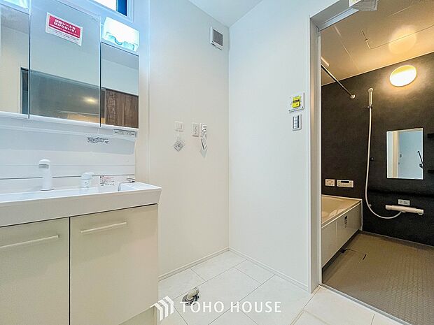 清潔感のあるプライベート空間は、身だしなみチェックや肌のお手入れに最適です。