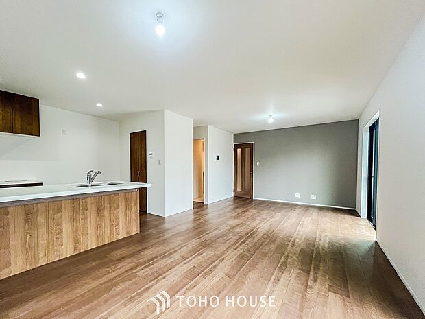 開放感あるリビングダイニング。ご家族とのんびりしたひと時を過ごせますね。