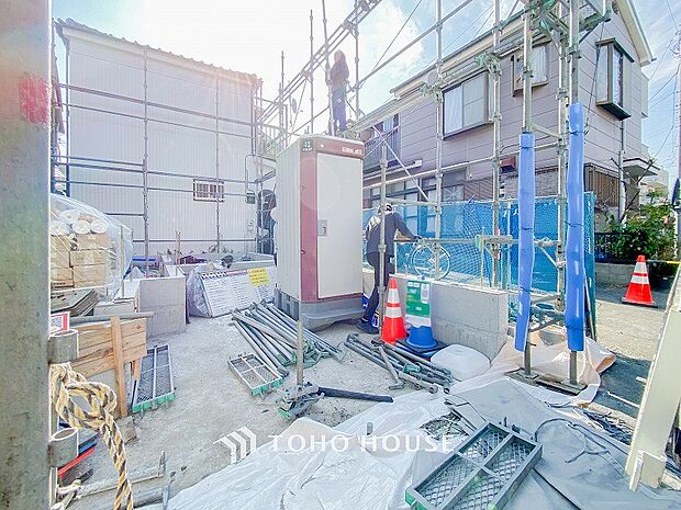 閑静な住宅街の一角、ひと時のくつろぎが生まれ、ゆっくりと愛着が育まれていきます。