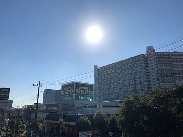 品揃えが自慢の総合スポーツショップ。スポーツ用品、スニーカー、スポーツウェアまで多数取扱っています。