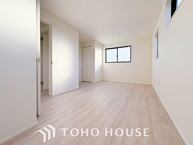 採光もアクセントの一つとして。プライベートルームにはやさしい光が射し込んでいます。