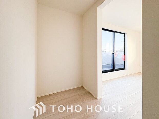 衣類だけでなく大きな荷物も収納でき、お部屋がすっきりします。