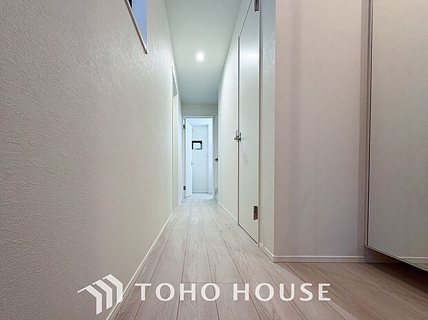 やわらかな陽射しがふりそそぎ、ゆったりした時間が流れる室内。