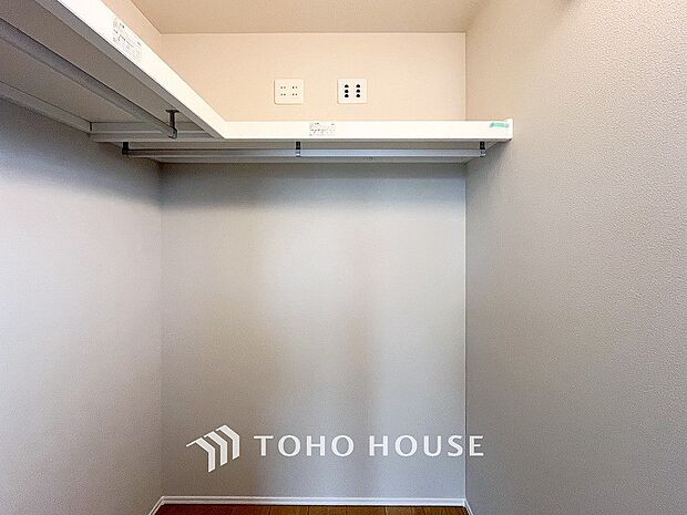 衣類だけでなく大きな荷物も収納でき、お部屋がすっきりします。