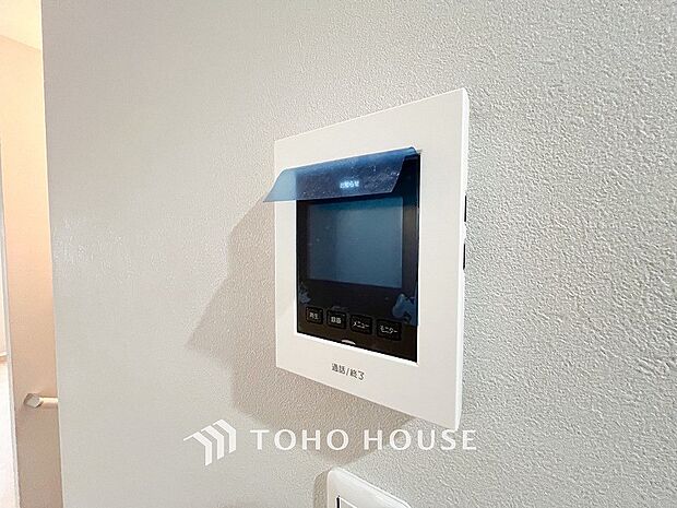 誰が来てもわかる様にモニター付きインターホンを設置。