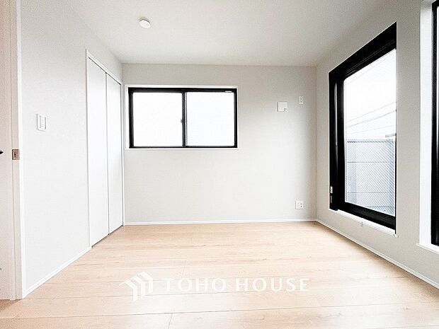 採光もアクセントの一つとして。プライベートルームにはやさしい光が射し込んでいます。