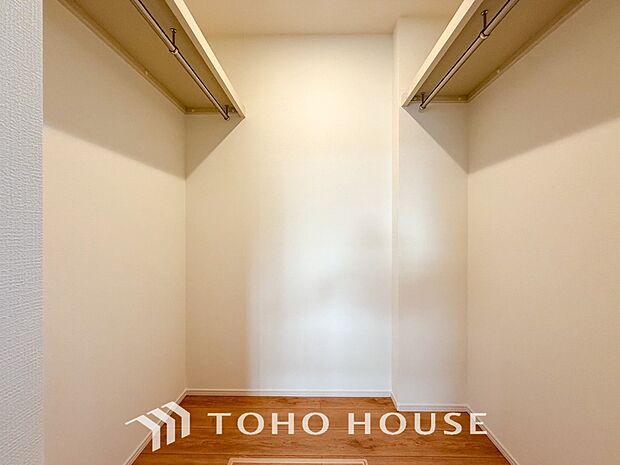 衣類だけでなく大きな荷物も収納でき、お部屋がすっきりします。