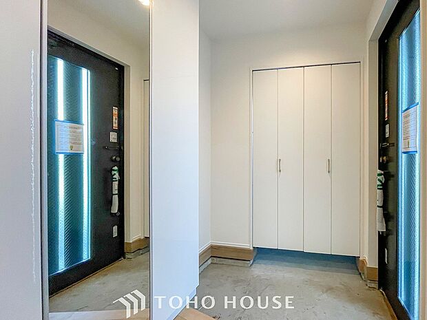 居住者の帰り、訪れる方を優しく迎えてくれる玄関です。