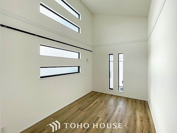 採光もアクセントの一つとして。プライベートルームにはやさしい光が射し込んでいます。