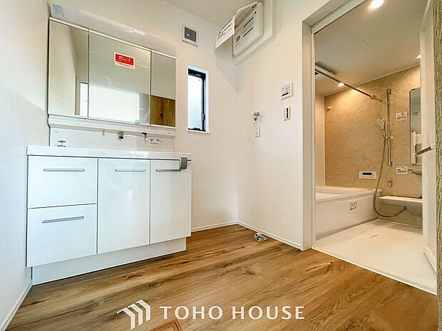 清潔感のあるプライベート空間は、身だしなみチェックや肌のお手入れに最適です。